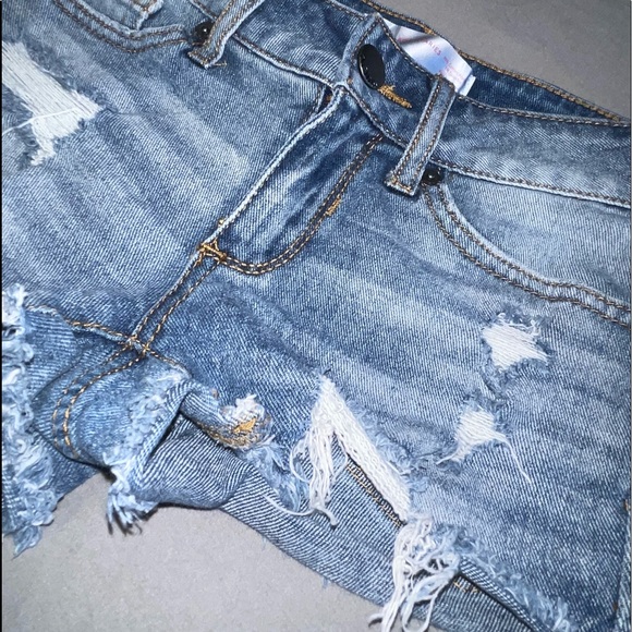 Super Cute Short Shorts Distressed on front and back - Picture 4 of 9